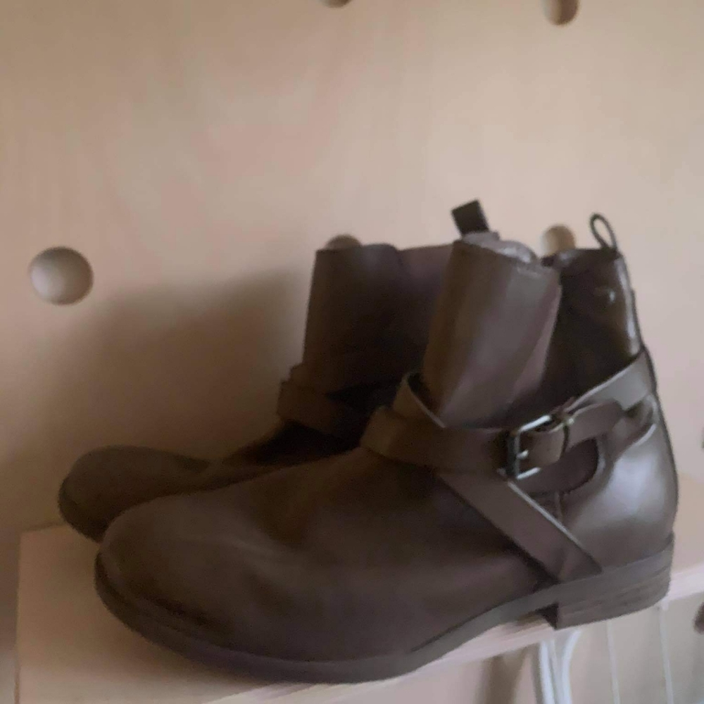 Roxy ankle booties